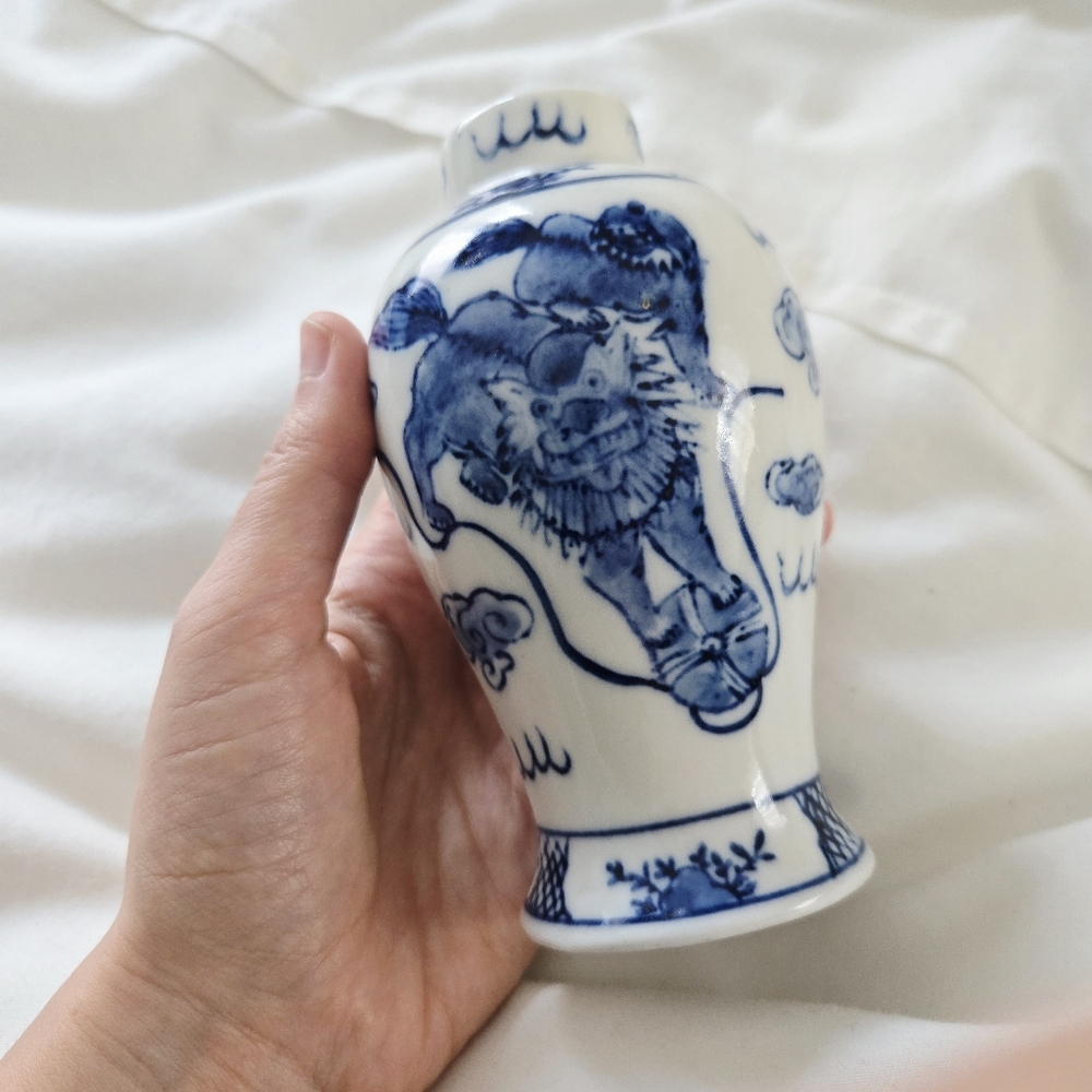 Vintage Fu Food Dog Temple Lion Chinese Vase
